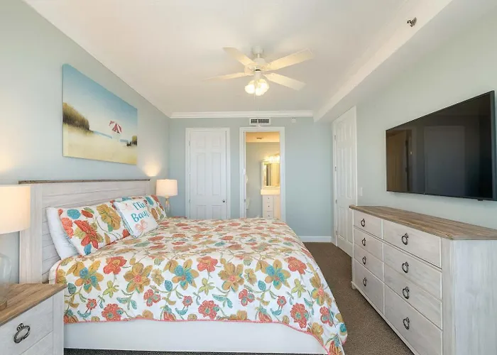 Island Royale- Beachfront Penthouse Apartment *